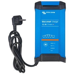 Victron Energy Blue Smart IP22 Charger 12/30(1) 230V CEE 7/7 Зарядний пристрій для акумуляторів 99-00024174 фото